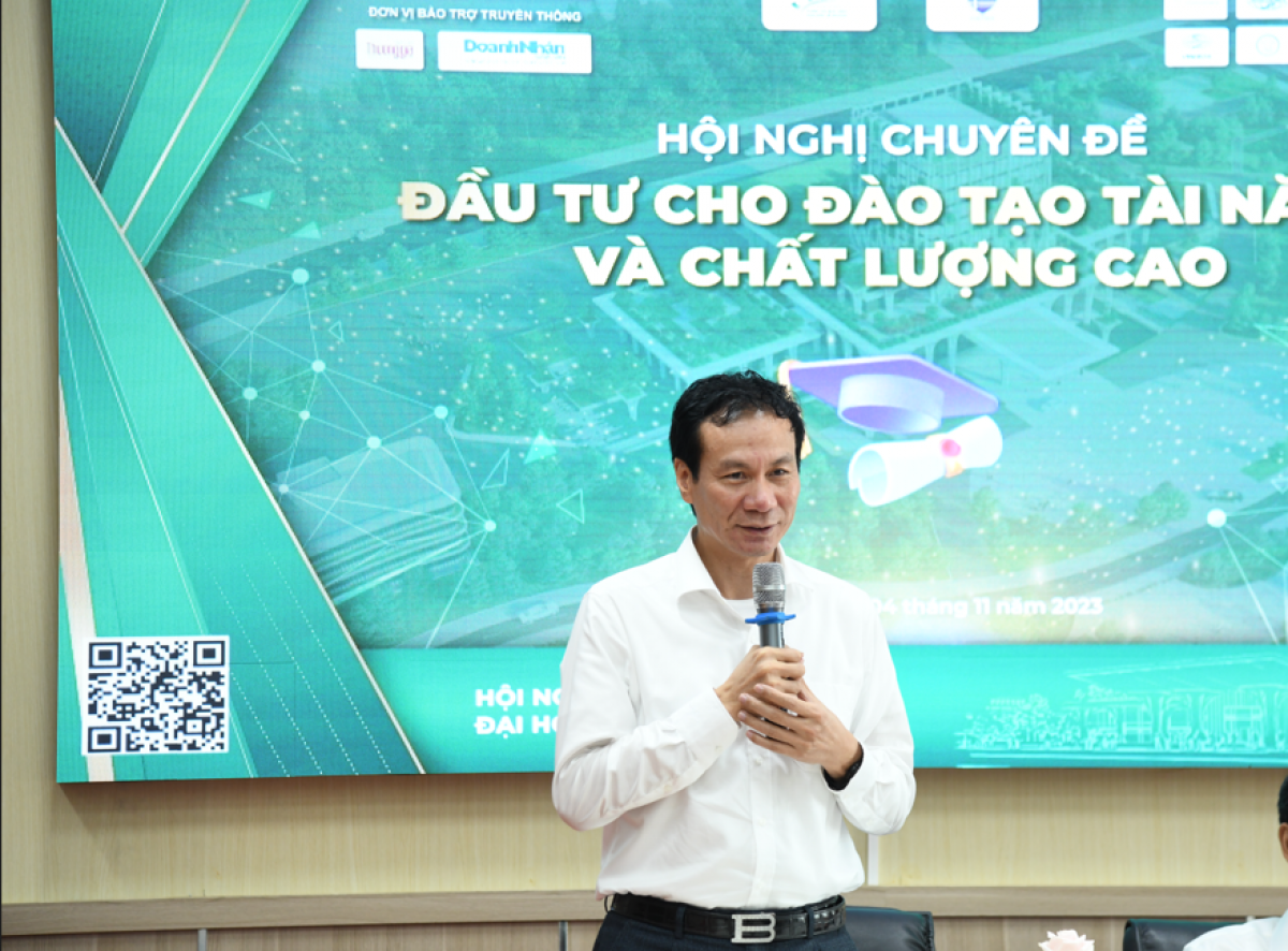 GS.TS Nguyễn Quý Thanh - Hiệu trưởng Trường ĐHGD (ĐHQG Hà Nội) phát biểu tại Hội nghị 