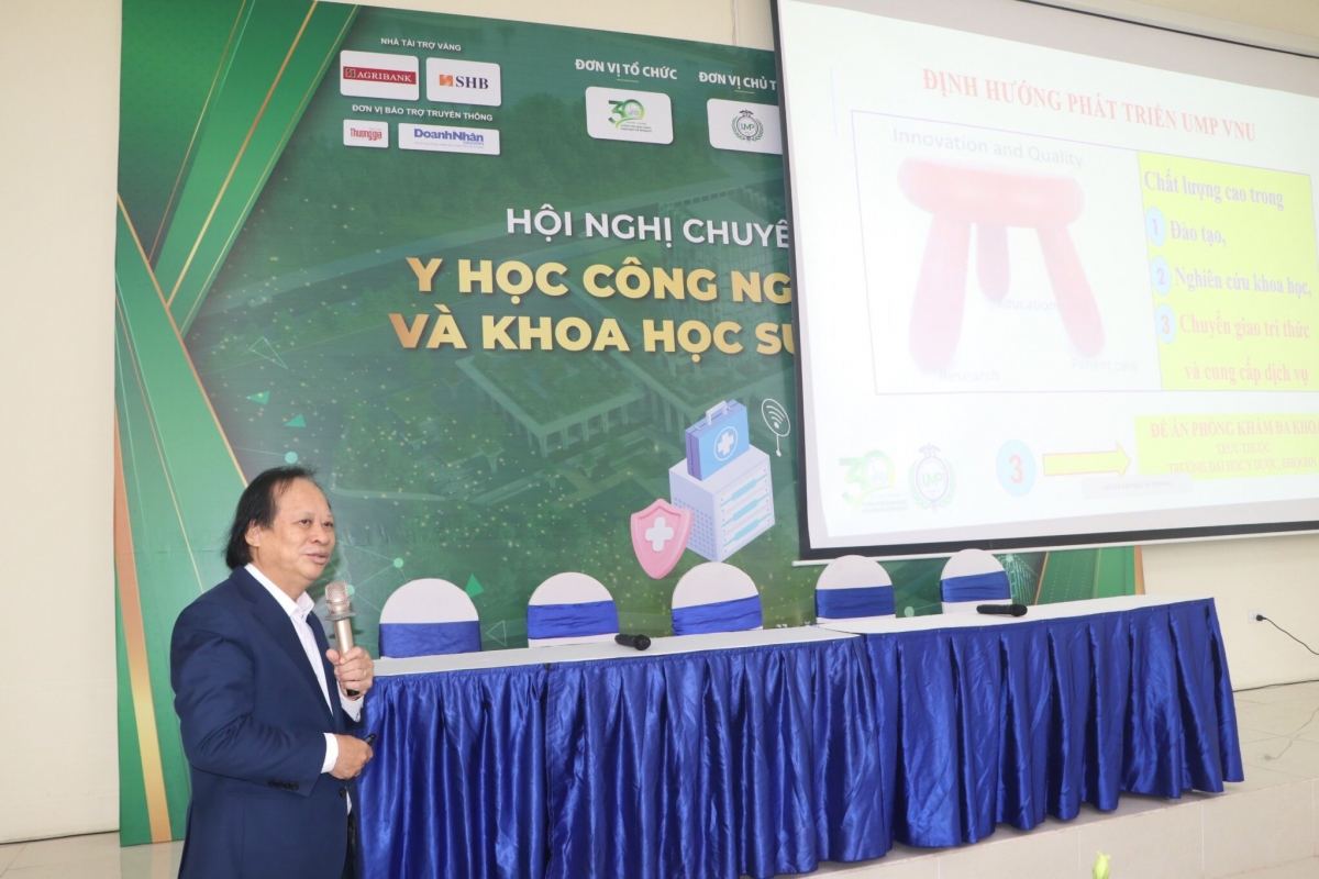 PGS.TS Nguyễn Viết Nhung, Trưởng Bộ môn Phổi Trường Đại học Y Dược trình bày Đề án Phòng khám Đa khoa trực thuộc UMP
