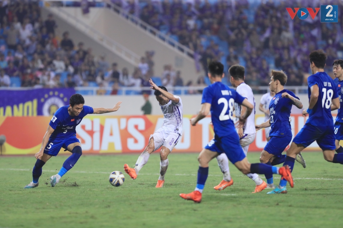 Hà Nội FC vùng lên mạnh mẽ trong hiệp 2