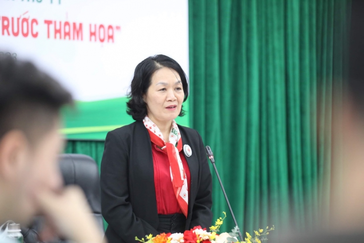 Bà Bùi Thị Hòa - Chủ tịch Hội chữ thập đỏ Việt Nam