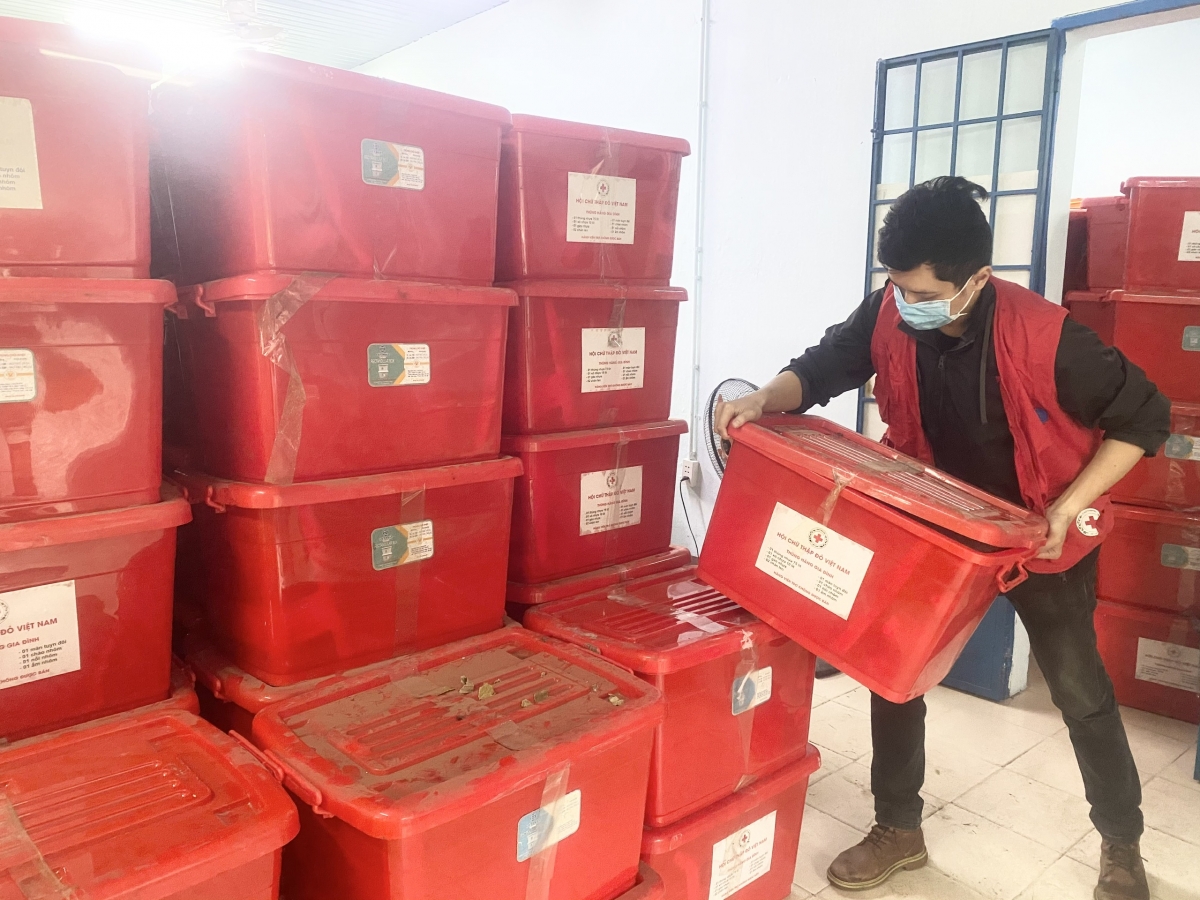 Kho hàng cứu trợ miền Trung của Hội Chữ thập đỏ Việt Nam được đặt tại Đà Nẵng