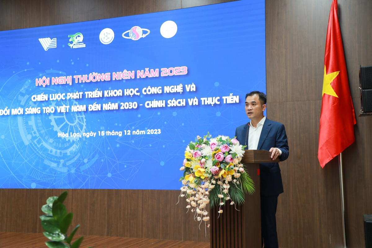 Phó Giám đốc ĐHQGHN Phạm Bảo Sơn phát biểu tại Hội nghị 