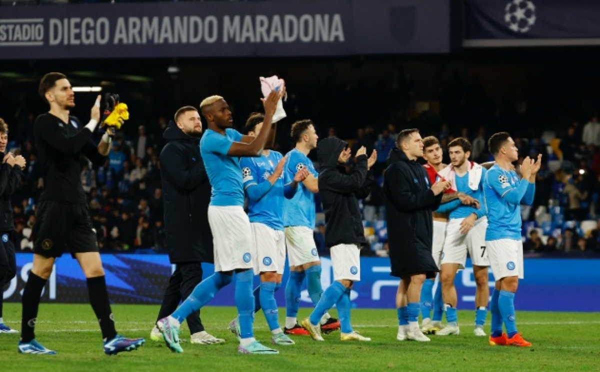 Napoli chính thức đi tiếp với vị trí nhì bảng C.
