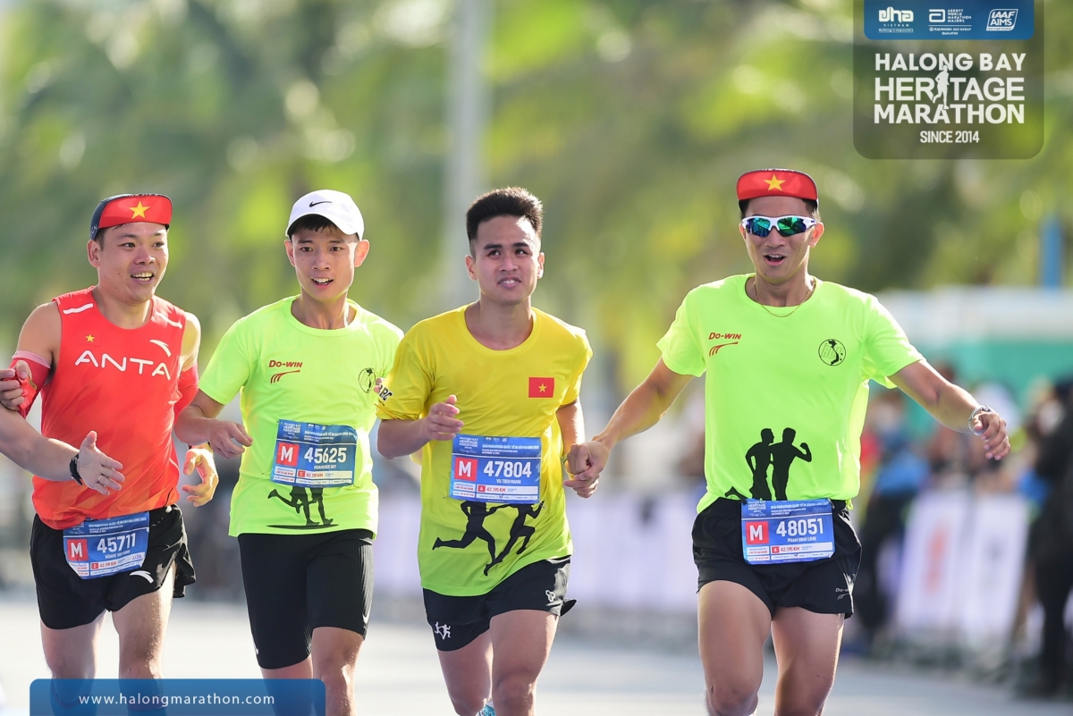 Mạnh tham gia giải chạy marathon Hạ Long chinh phục cự ly 42km (Ảnh: NVCC)