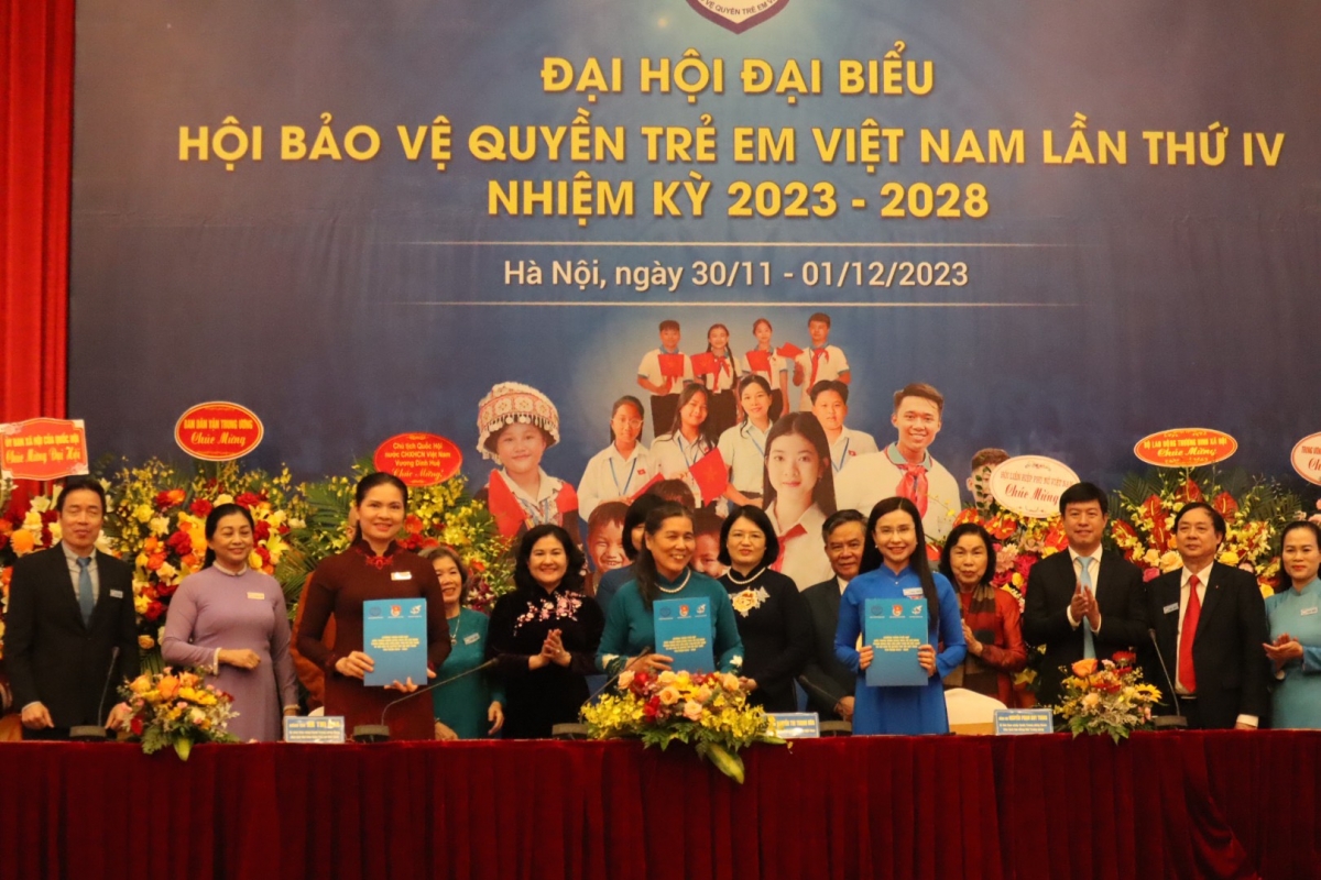 Ký kết chương trình phối hợp giữa Trung ương Đoàn TNCS Hồ Chí Minh, Hội Bảo vệ quyền trẻ em Việt Nam và Trung ương Hội Liên hiệp phụ nữ Việt Nam giai đoạn 2023 - 2028