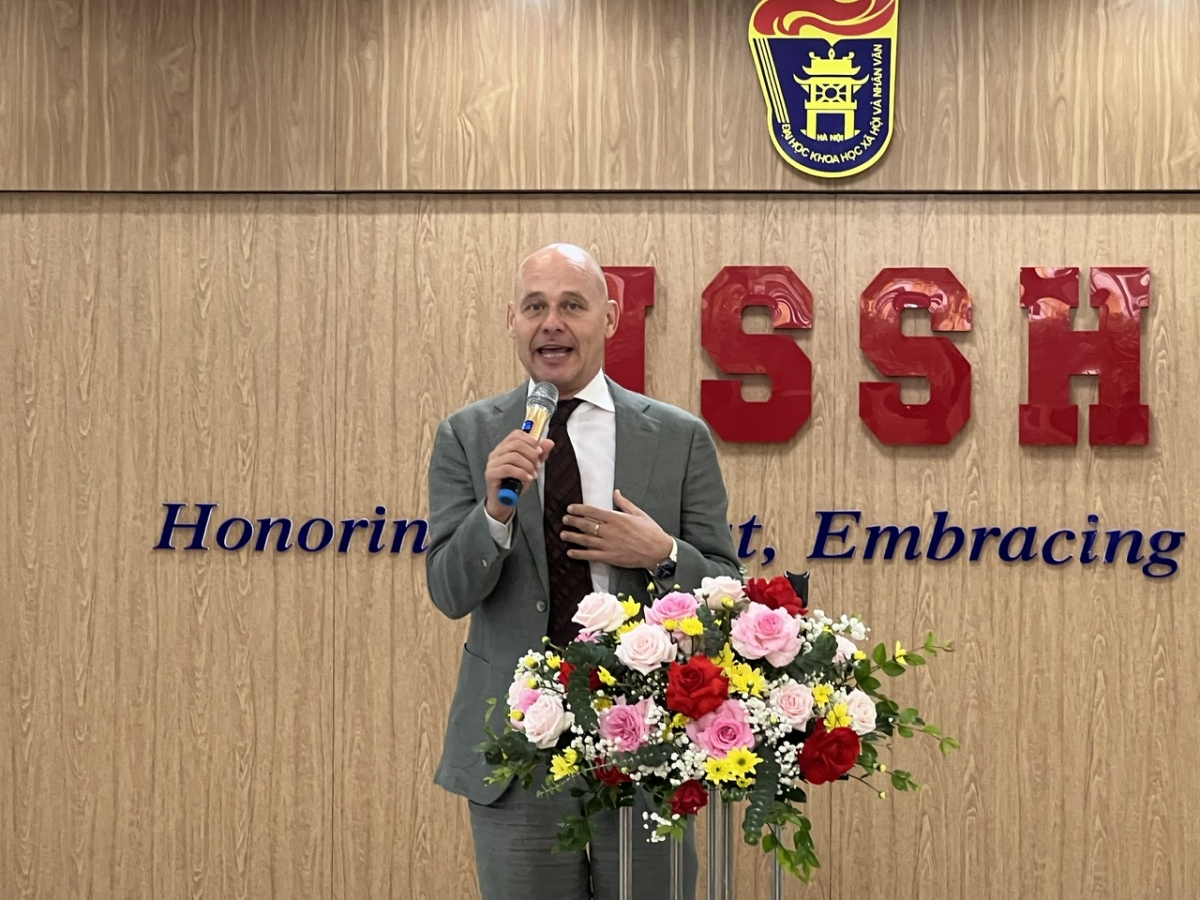 Ngài Kees van Baar - Đại sứ Vương quốc Hà Lan tại Việt Nam đánh giá cao hoạt động ý nghĩa của Trường Đại học Khoa học Xã hội và nhân văn ĐHQG Hà Nội