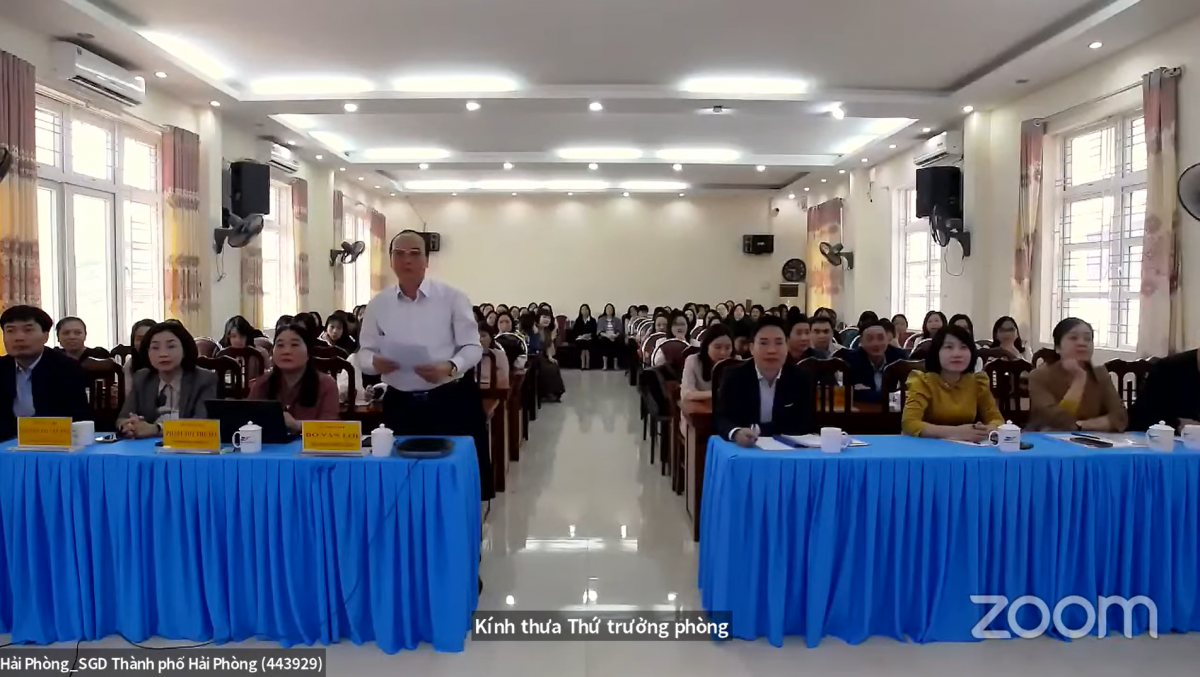 Đại diện Sở GD&amp;ĐT Hải Phòng đặt câu hỏi cho TS Nguyễn Xuân Thành 