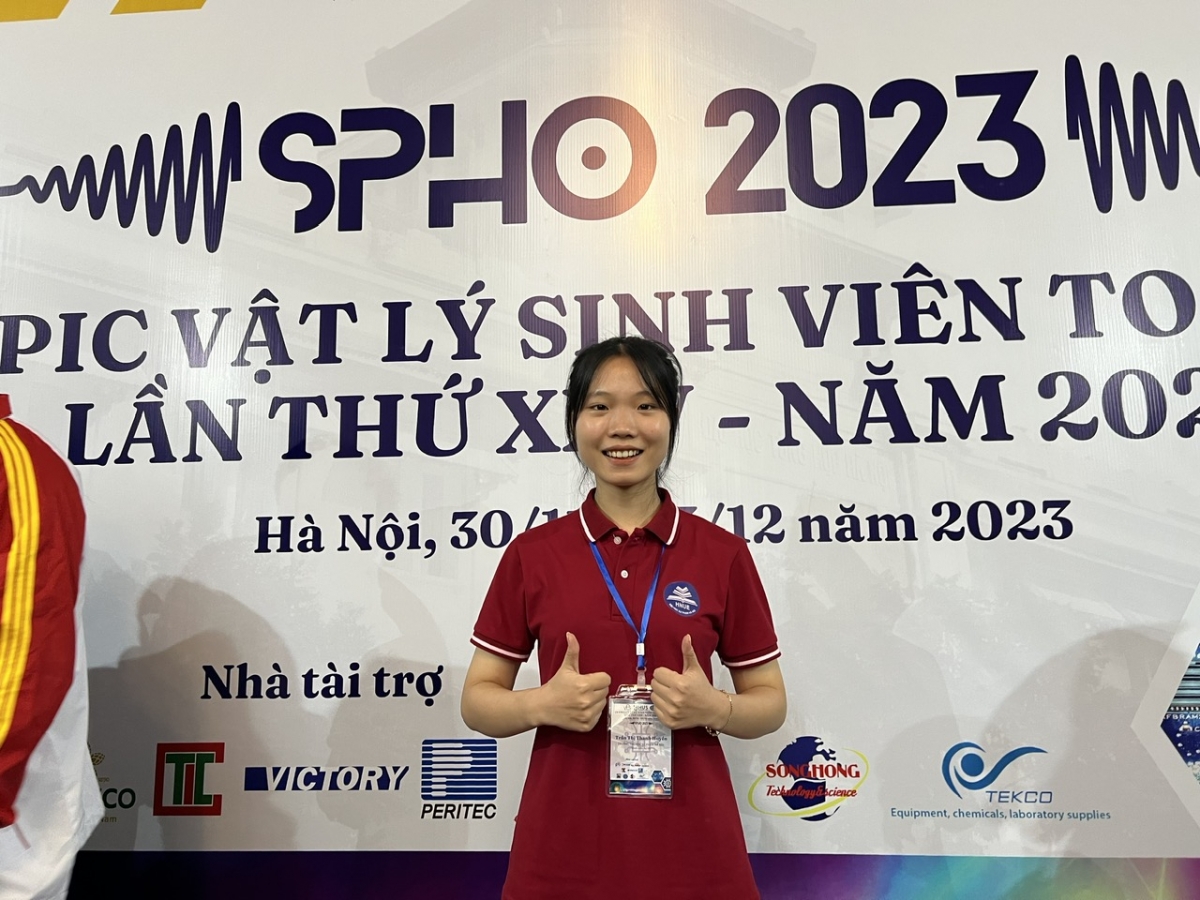 Trần Thị Thanh Huyền sinh viên năm thứ 3 trường ĐH Sư phạm Hà Nội cô gái duy nhất đạt giải nhất phần thi giải bài tập tại Olympic vật lý 2023
