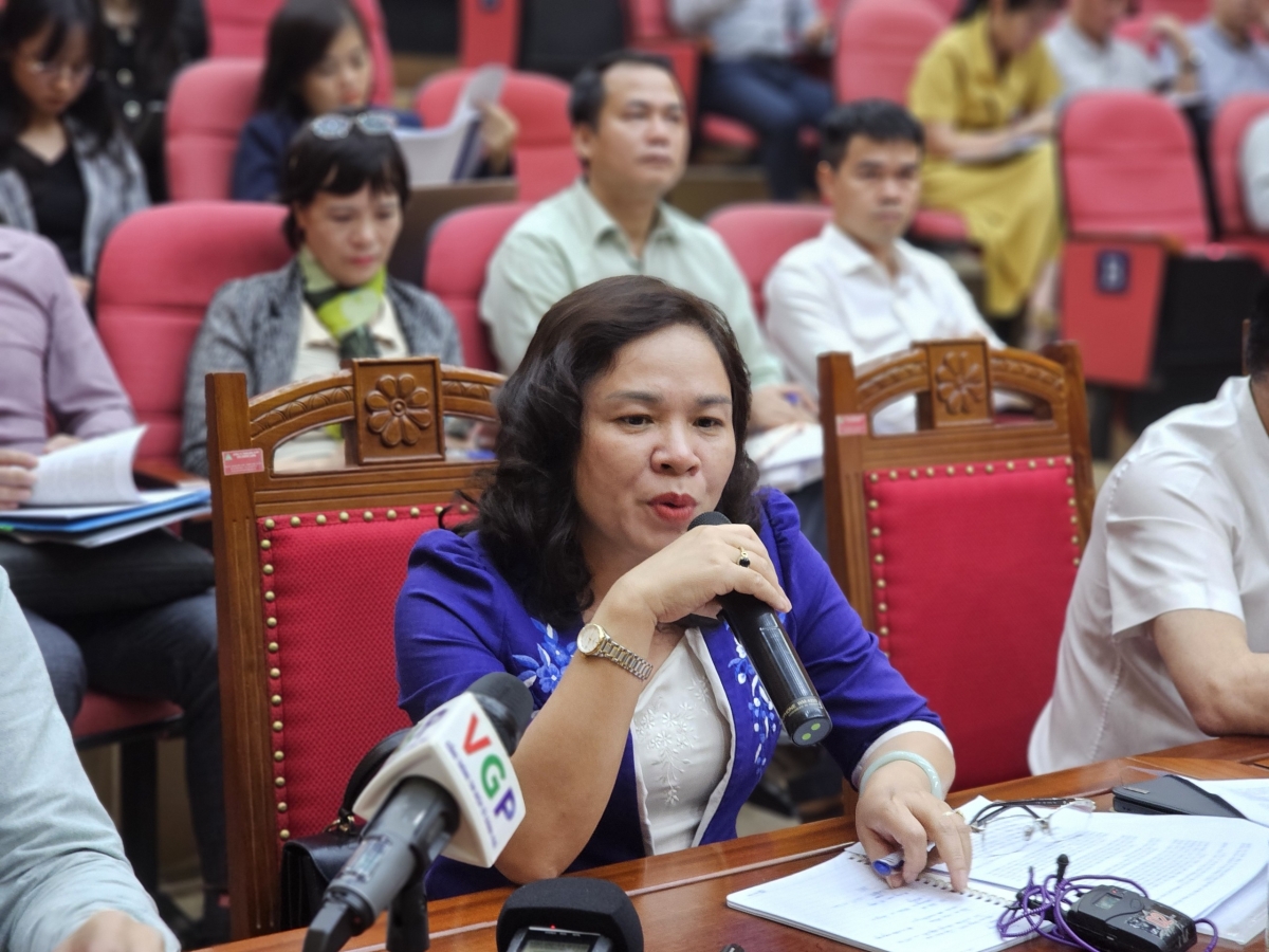 "Hiện nay chúng tôi ghi nhận thiếu vaccine trên quy mô toàn quốc" - PGS-TS Dương Thị Hồng, Phó Viện trưởng Viện Vệ sinh dịch tễ cho biết tại cuộc họp