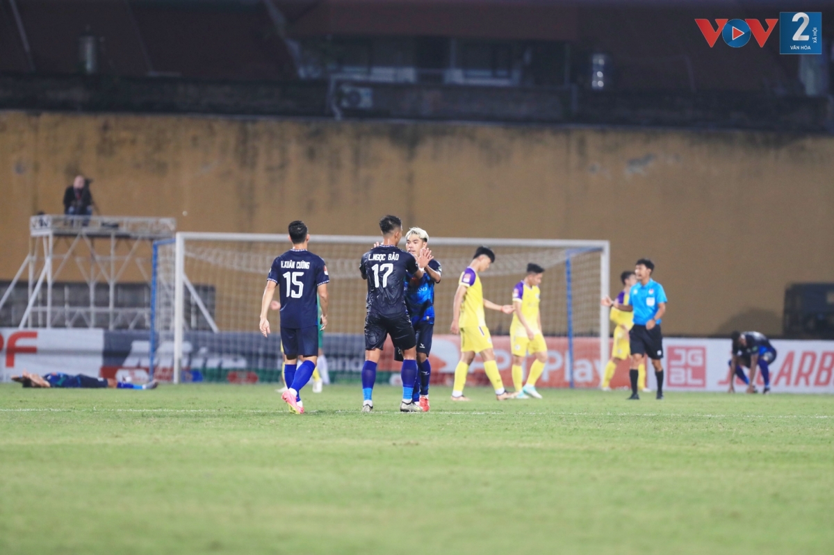 Hà Nội FC thua đau ở phút 61 sau đường chuyền bất cẩn của Xuân Mạnh