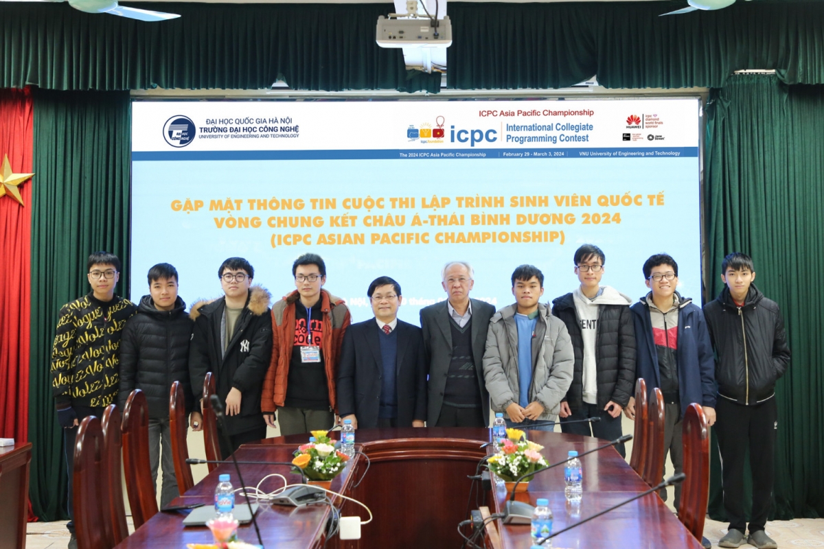 Các thí sinh đại diện Việt Nam tham sự Kỳ thi Lập trình sinh viên quốc tế - Vòng chung kết Châu Á - Thái Bình Dương 2024.
