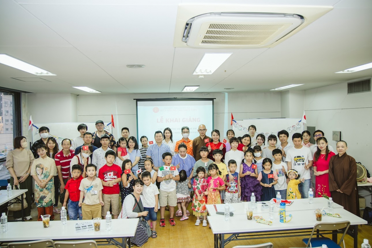 Lớp học tiếng Việt ở Nhật Bản cho trẻ em người Việt thế hệ thứ 2,3 do phụ huynh tổ chức và duy trì.