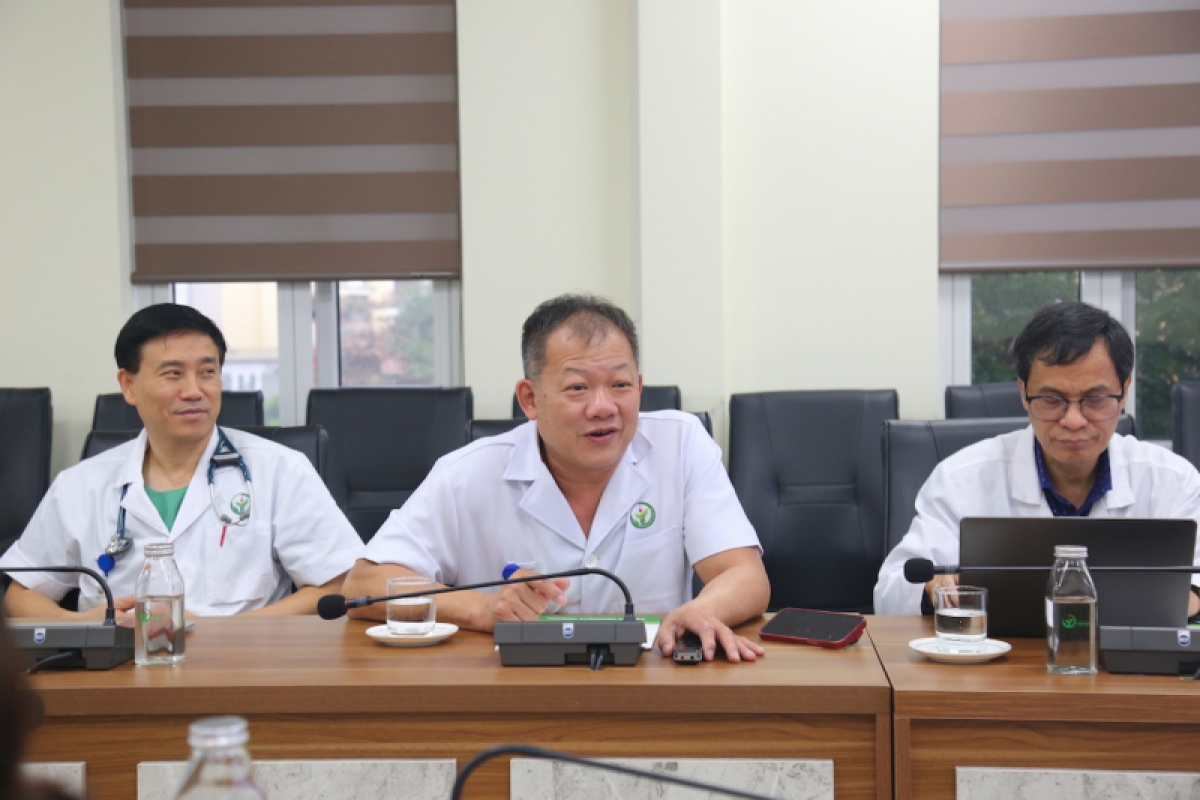TS.BS Dương Đức Hùng, Giám đốc Bệnh viện Việt Đức chia sẻ với phóng viên tại cuộc họp báo