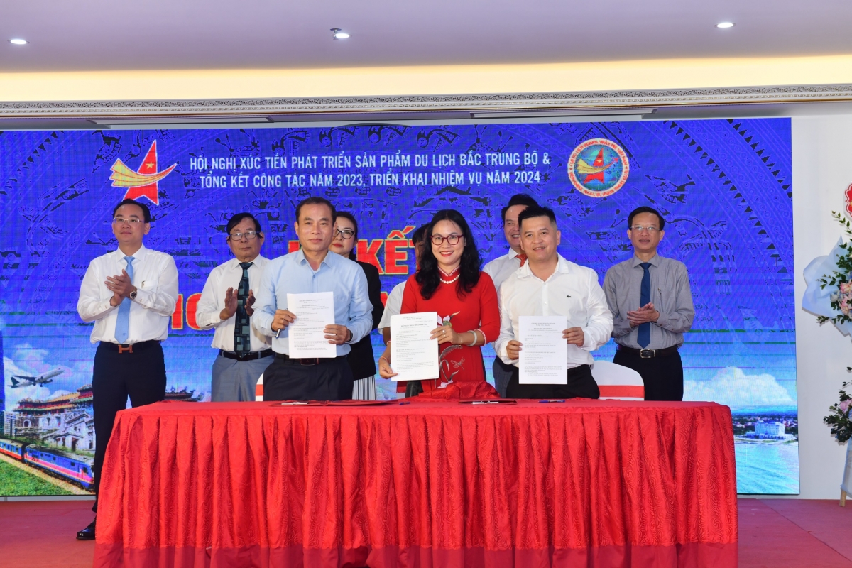 Lễ ký kết hợp tác CLB Du lịch Doanh nhân trẻ Việt Nam với các địa phương, giữa các doanh nghiệp du lịch đại diện các vùng miền trên toàn quốc