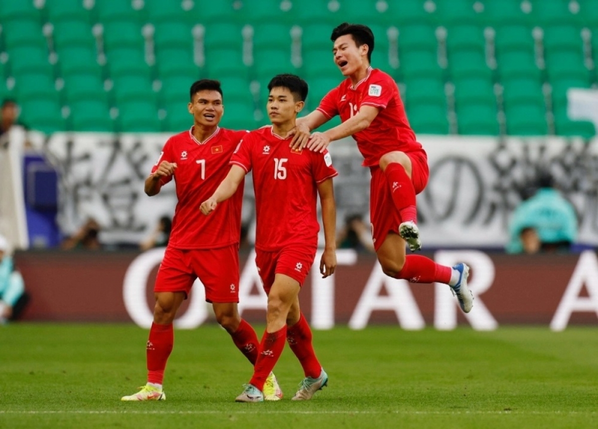 Đình Bắc gỡ hòa 1-1 cho ĐT Việt Nam (Ảnh: Reuters)