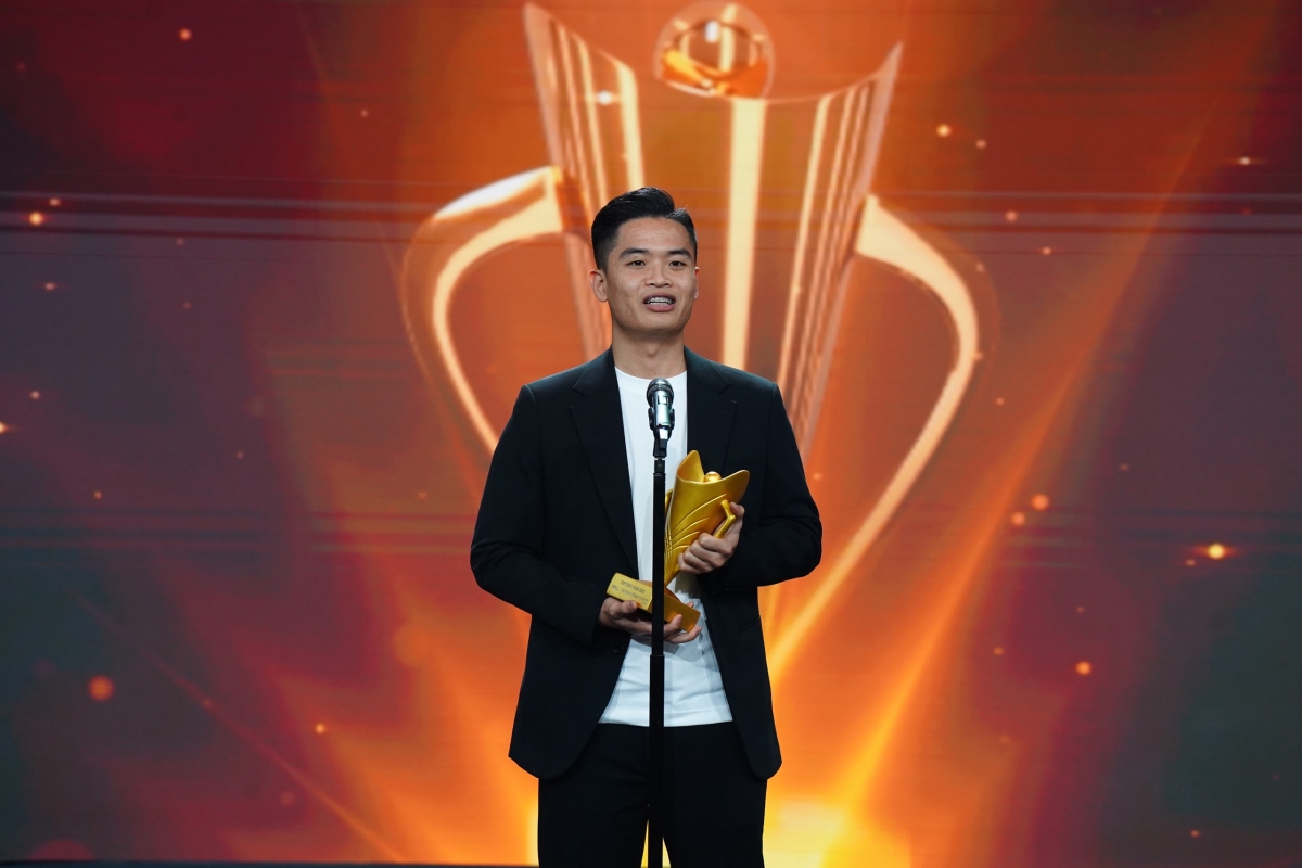 Xạ thủ Phạm Quang Huy nhận giải thưởng Nam VĐV của năm