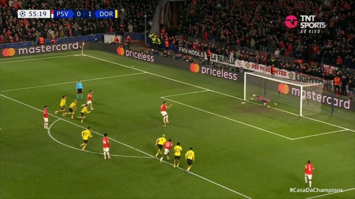 Luuk de Jong gỡ hòa cho PSV Eindhoven vào phút 55
