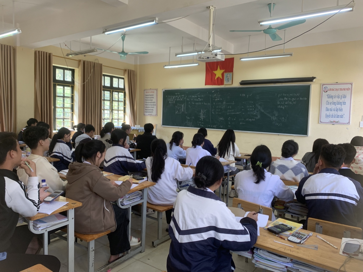HS Trường THCS và THPT Bát Xát, Lào Cai trong ngày đầu tiên đến trường sau kỳ nghỉ Tết nguyên đán