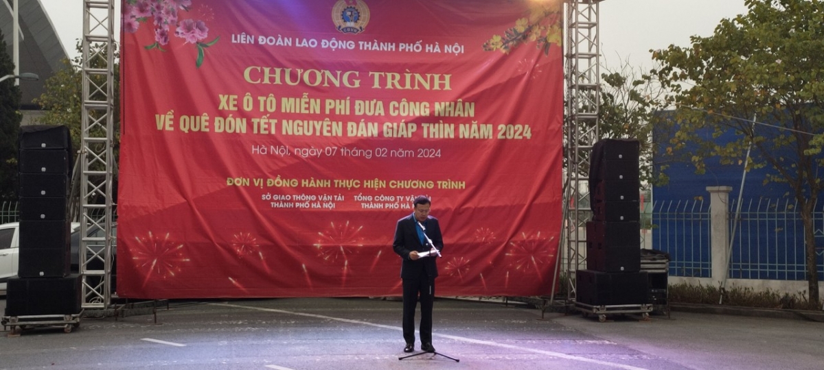 Chủ tịch LĐLĐ Hà Nội Phạm Quang Thanh phát biểu chia tay các lao động về quê ăn Tết
