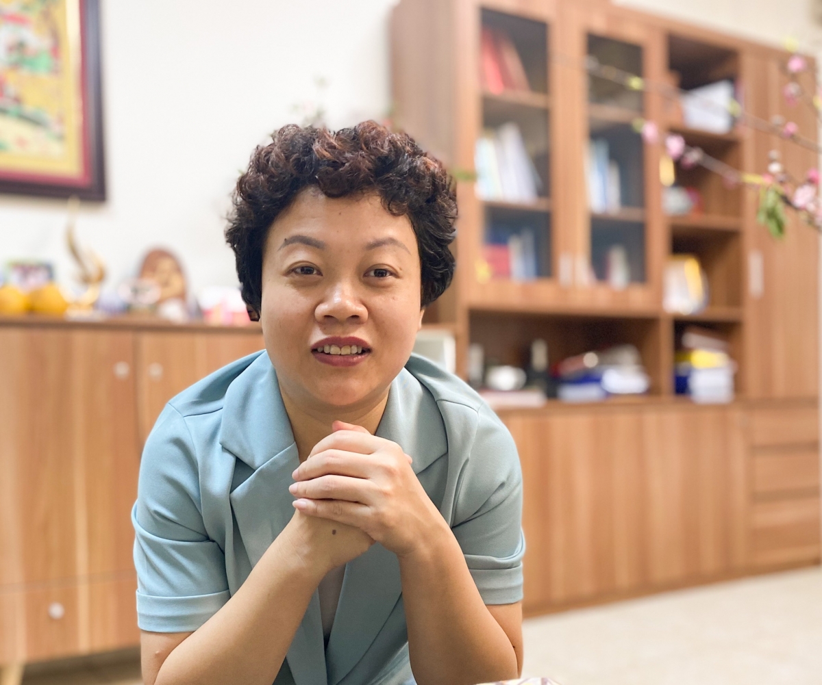 PGS.TS Chu Cẩm Thơ chia sẻ cùng phóng viên VOV2 về câu chuyện trao quyền lựa chọn sách giáo khoa cho các nhà trường.