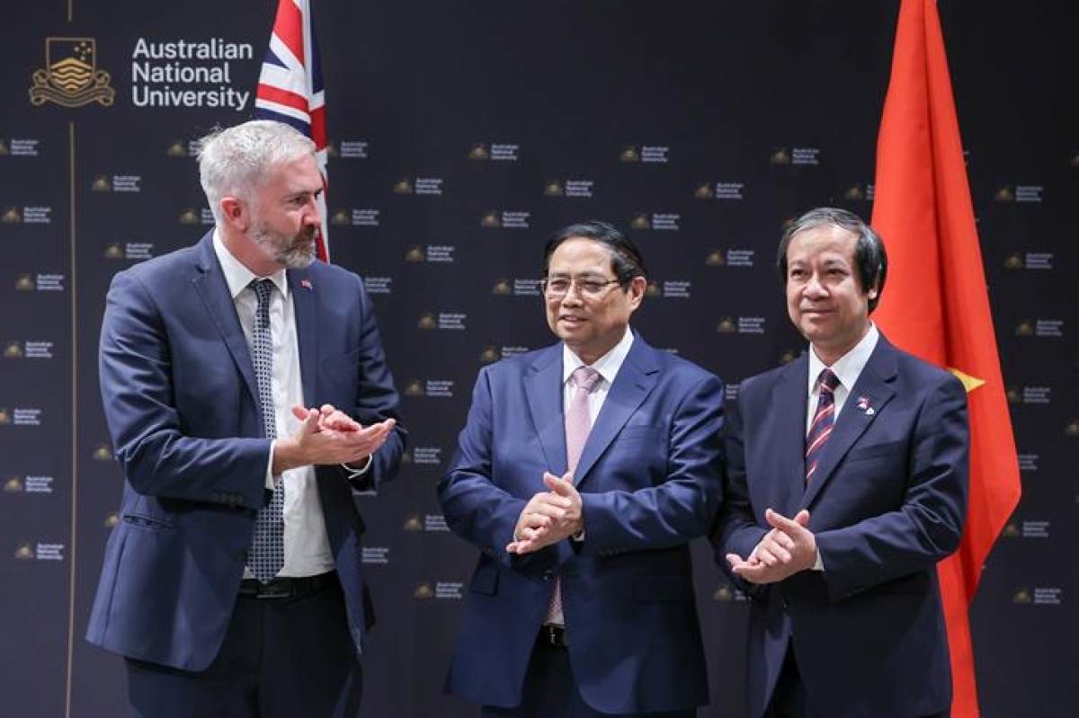 Thủ tướng Phạm Minh Chính, Bộ trưởng Bộ GD-ĐT Nguyễn Kim Sơn và Bộ trưởng Giáo dục Australia Anthony Chisholm tại Diễn đàn