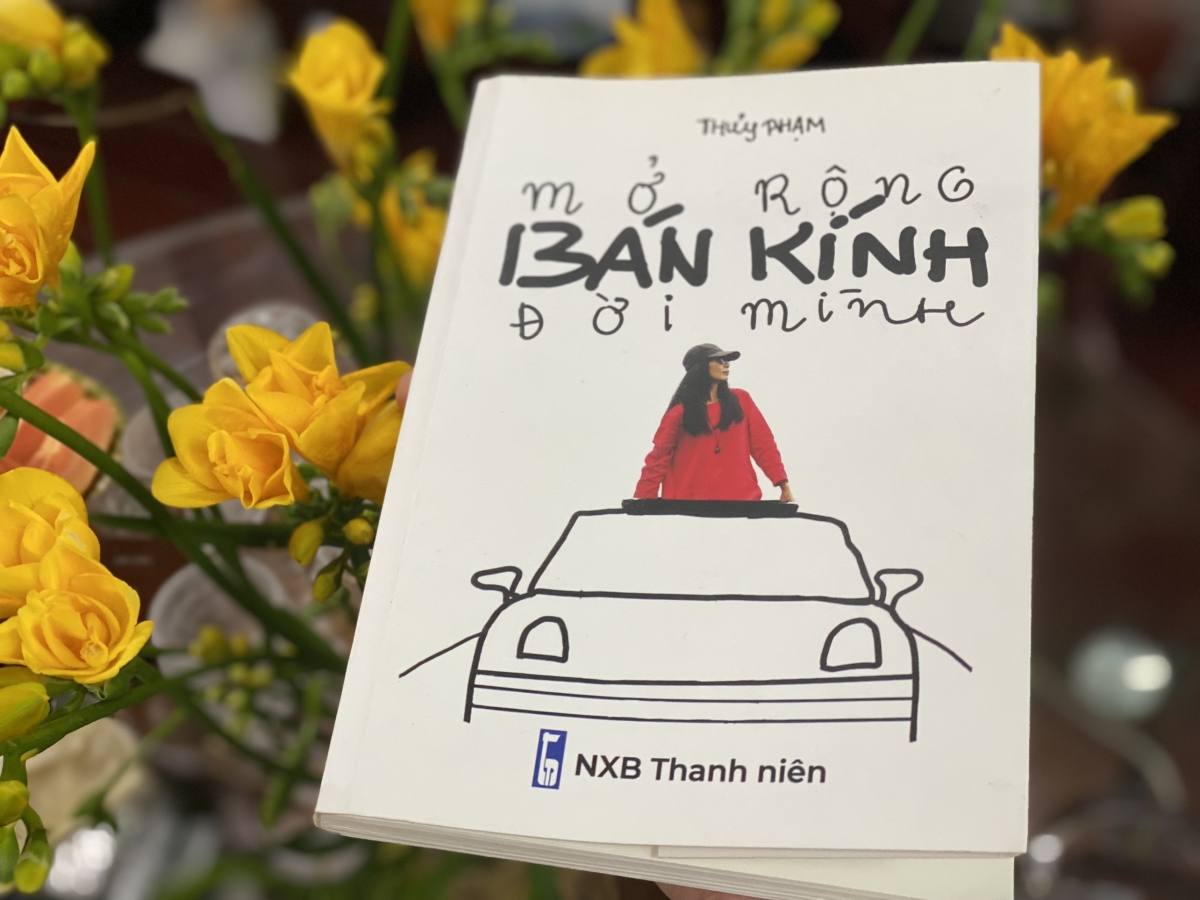"Mở rộng bán kính đời mình", cuốn sách viết về xe và lái xe của nữ nhà báo Phạm Thủy.
