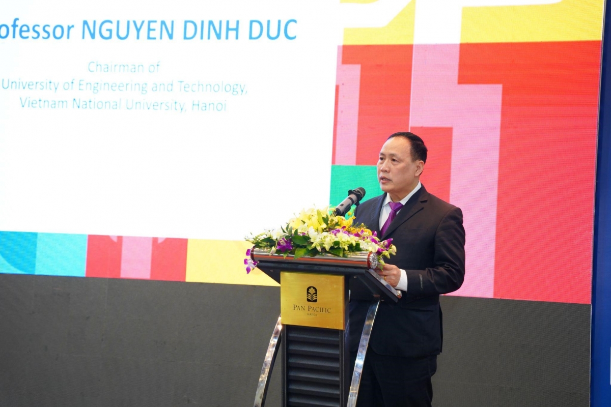 GS.TSKH Nguyễn Đình Đức - Chủ tịch Trường ĐH Công nghệ ĐHQG Hà Nội - đơn vị đăng cai ICPC 2024  phát biểu tại Lễ bế mạc