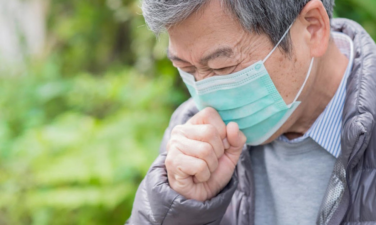 Viêm nhiễm đường hô hấp là căn bệnh thường gặp ở người cao tuổi khi giao mùa