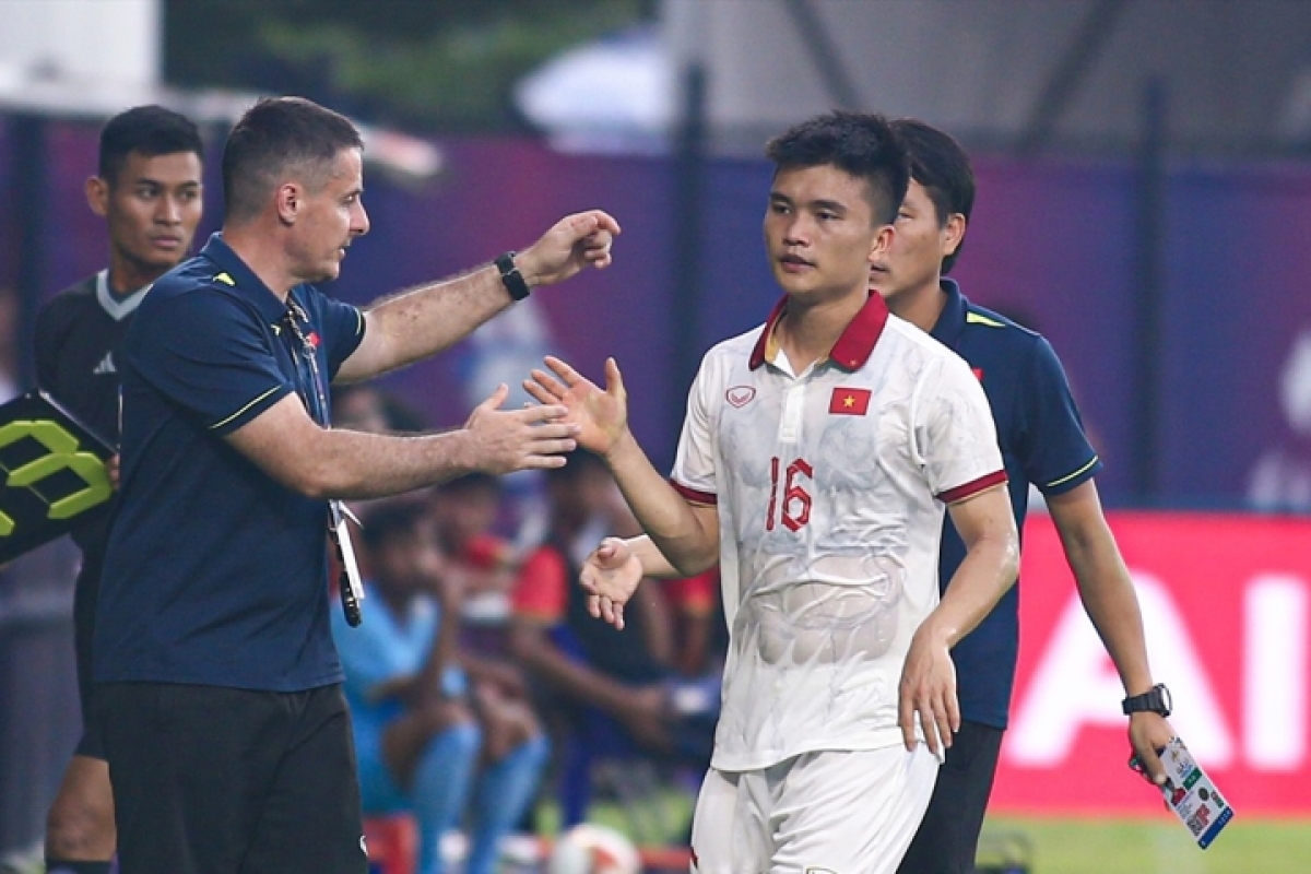 Lê Quốc Nhật Nam ghi bàn giúp U23 Việt Nam thắng U23 Tajikistan.