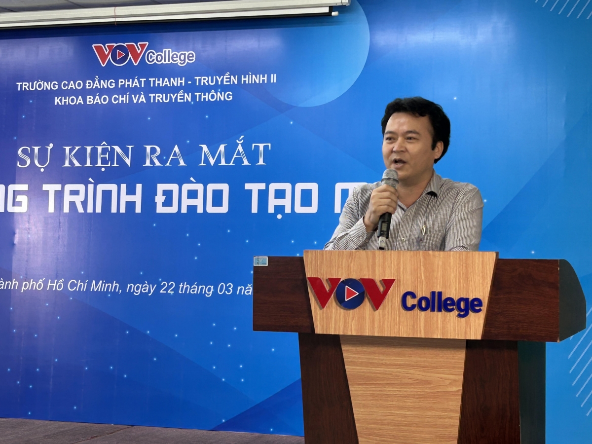 TS Kim Ngọc Anh – Hiệu trưởng trường Cao đẳng Phát thanh Truyền hình II phát biểu tại buổi lễ