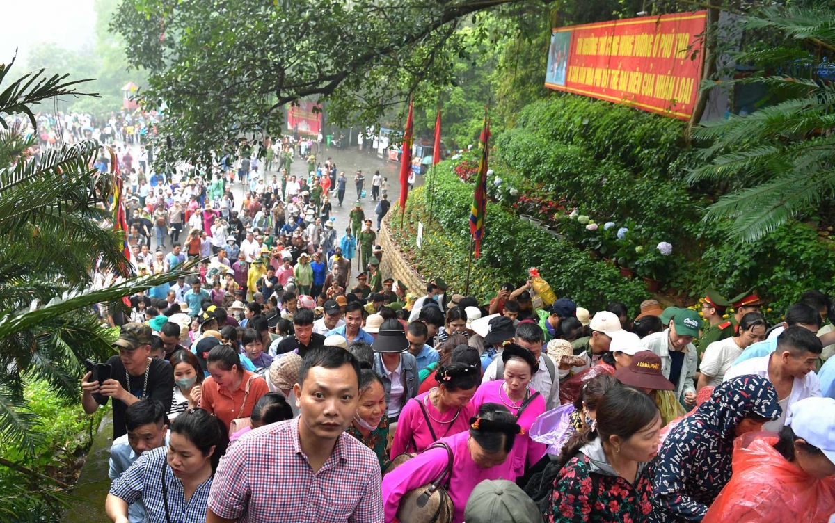 Lễ hội Đền Hùng hàng năm đã trở thành điểm hẹn tâm linh của mỗi người dân nước Việt