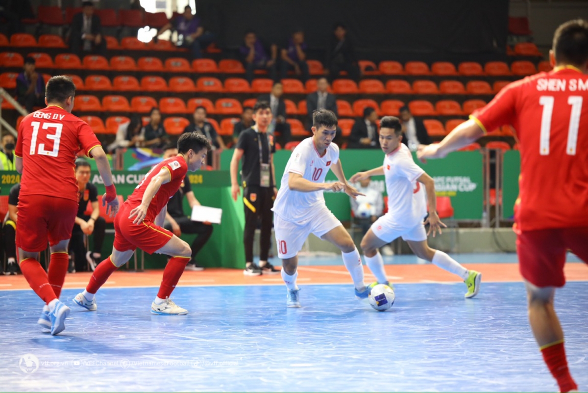 Các chân sút Việt Nam tỏ ra vô duyên trong việc xuyên thủng mảnh lưới ĐT Futsal Trung Quốc