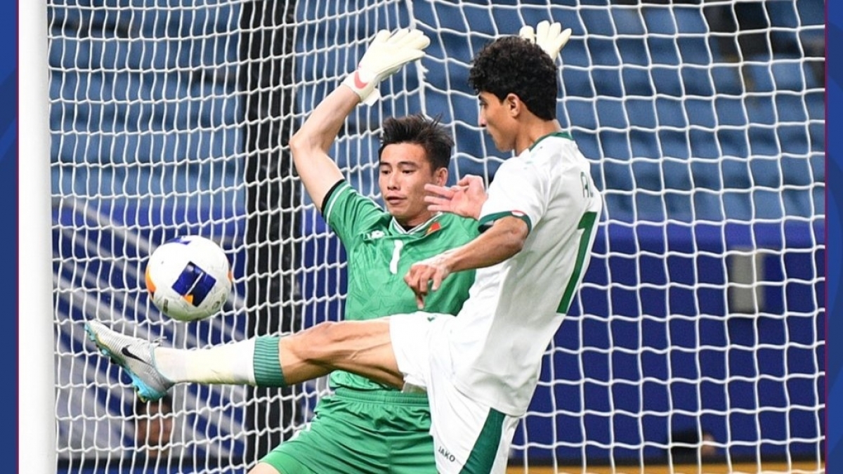 Nỗ lực cứu bóng của Văn Chuẩn vô tình khiến U23 Việt Nam phải chịu quả phạt 11 m