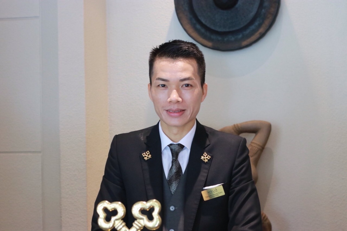 Anh Nguyễn Trọng Tuấn cùng cặp huy hiệu Chìa khóa vàng danh giá