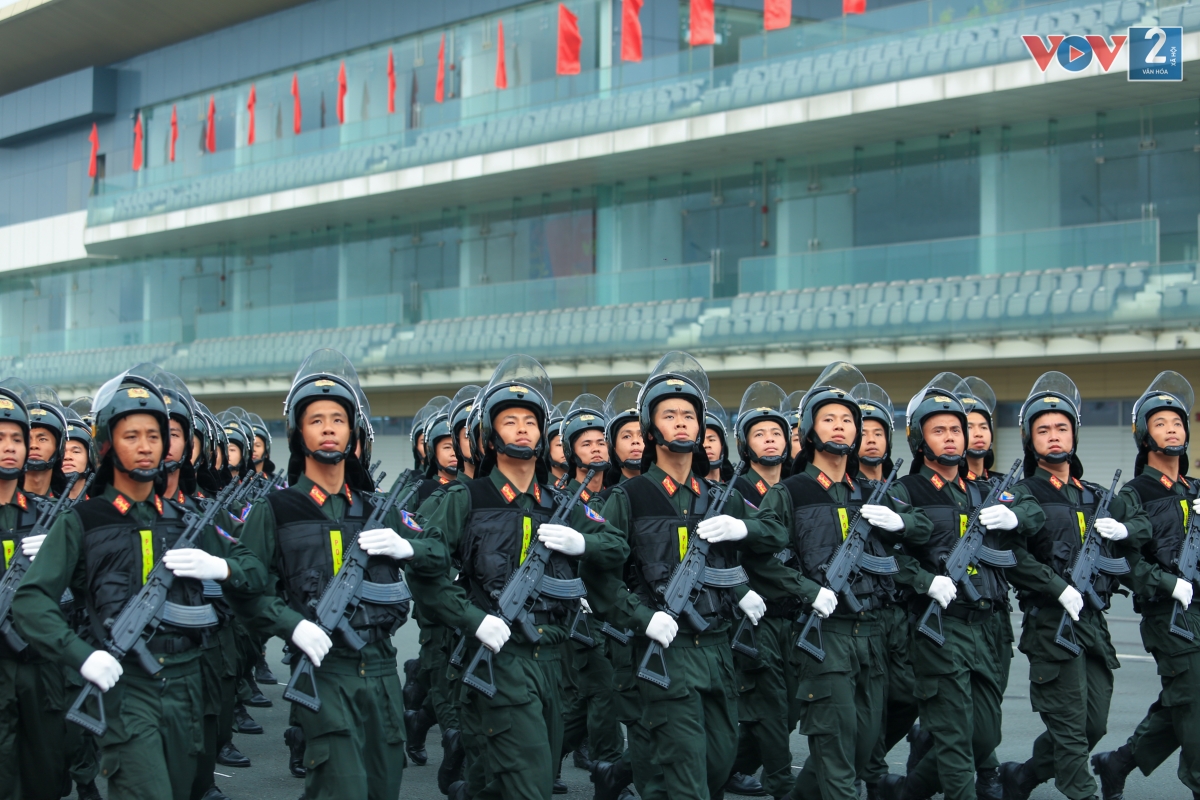 Màn diễu binh, diễu hành của lực lượng Cảnh sát cơ động diễn ra trong không khí hào hùng