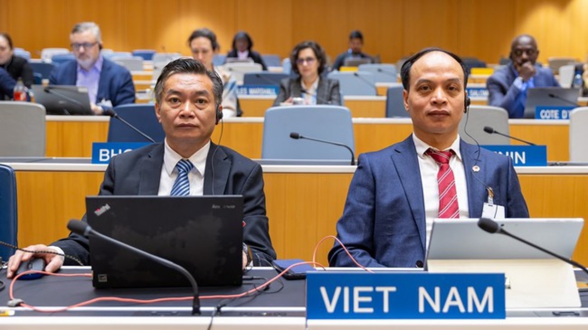 Đoàn công tác của Cục Bản quyền tác giả do ông Lê Minh Tuấn, Phó Cục trưởng (bên phải) dẫn đầu tham dự phiên họp SCCR/45