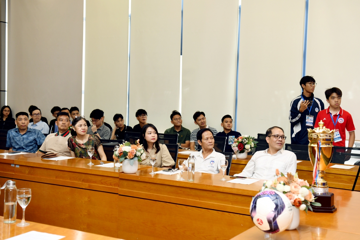 Họp báo ra mắt giải bóng đá sinh viên Trần Phú NEU League mùa giải 2024