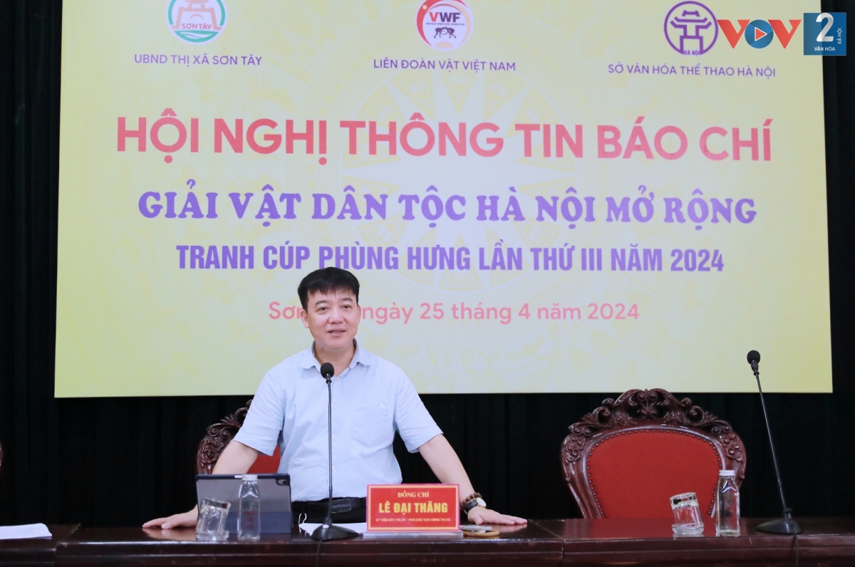 Phó Chủ tịch UBND thị xã Sơn Tây Lê Đại Thăng, Trưởng Ban tổ chức Giải vật dân tộc Hà Nội mở rộng tranh cúp Phùng Hưng lần thứ III năm 2024 thông tin tại hội nghị.