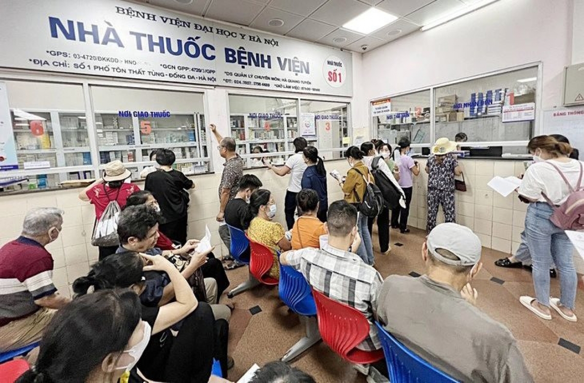 Việc hàng tháng đi khám khiến nhiều người bệnh tốn kém và mệt mỏi