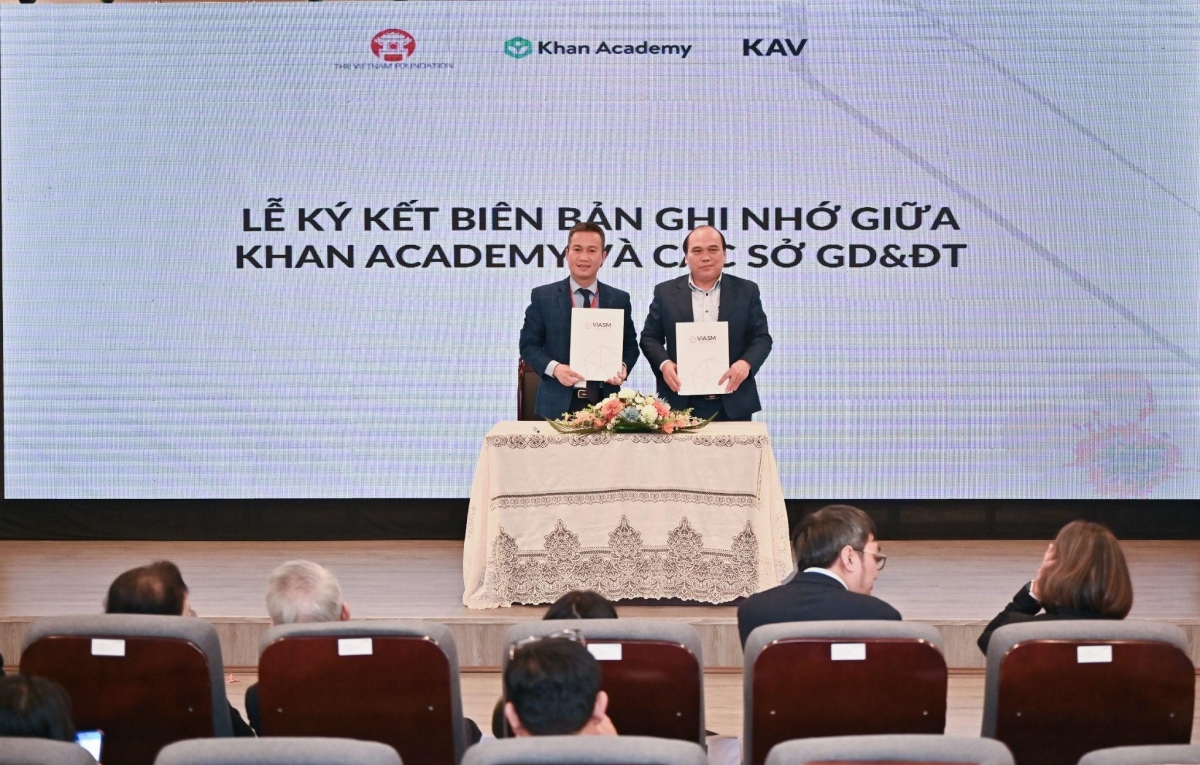 Đại diện Sở GD&amp;ĐT Thanh Hóa ký kết biên bản hợp tác cùng Khan Academy Vietnam