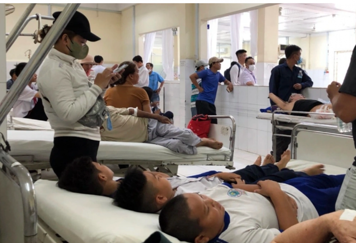 Học sinh nghi bị ngộ độc điều trị tại Bệnh viện đa khoa tỉnh Khánh Hòa