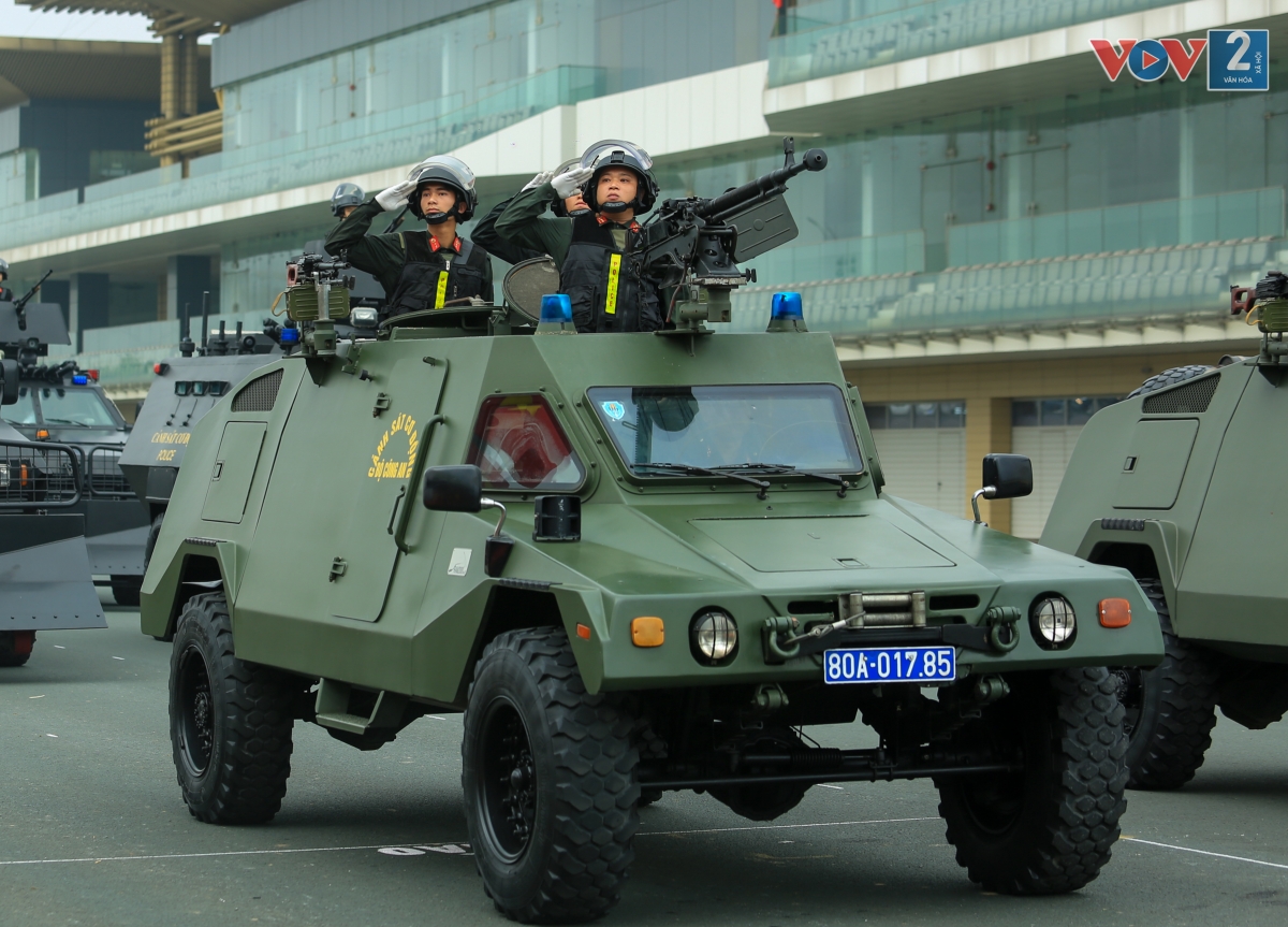 Trong dàn 100 phương tiện đặc chủng "siêu khủng" này có xe RAM 2000, là loại xe chuyên dụng để phục vụ trong quá trình đấu tranh chống các đối tượng khủng bố sử dụng vũ khí nóng.