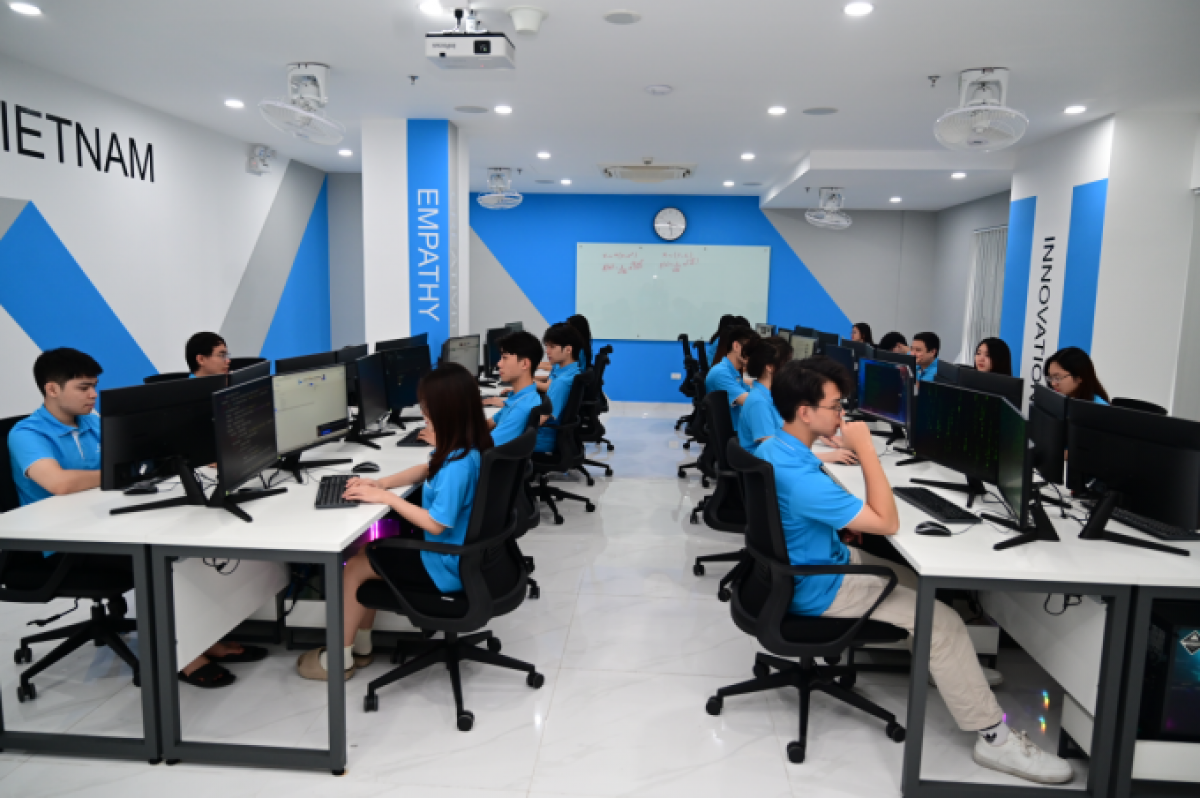 Hệ thống phòng thí nghiệm theo tiêu chuẩn của Synopsys phụ cvuj đào tạo ngành vi mạch bán dẫn ở trường ĐH CMC
