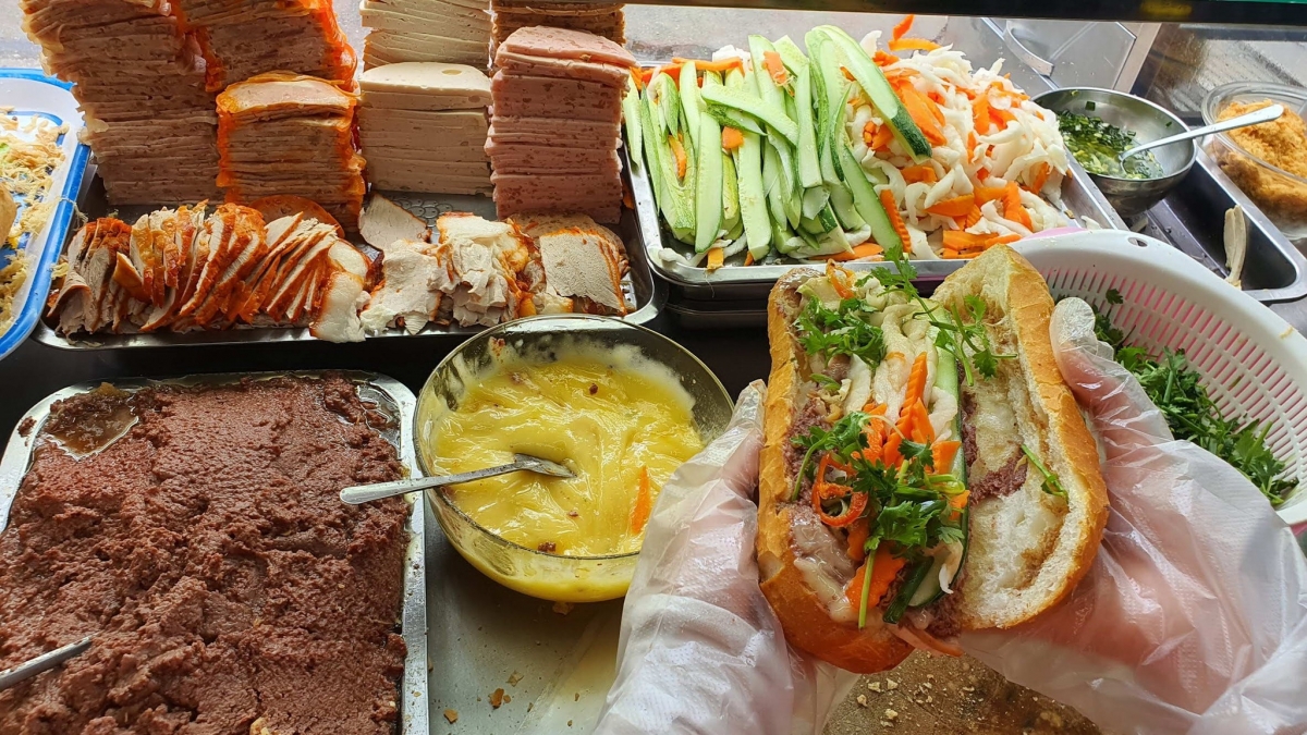 Thời tiết nắng nóng, thực phẩm dễ bị ôi thiu khi để ở môi trường bên ngoài