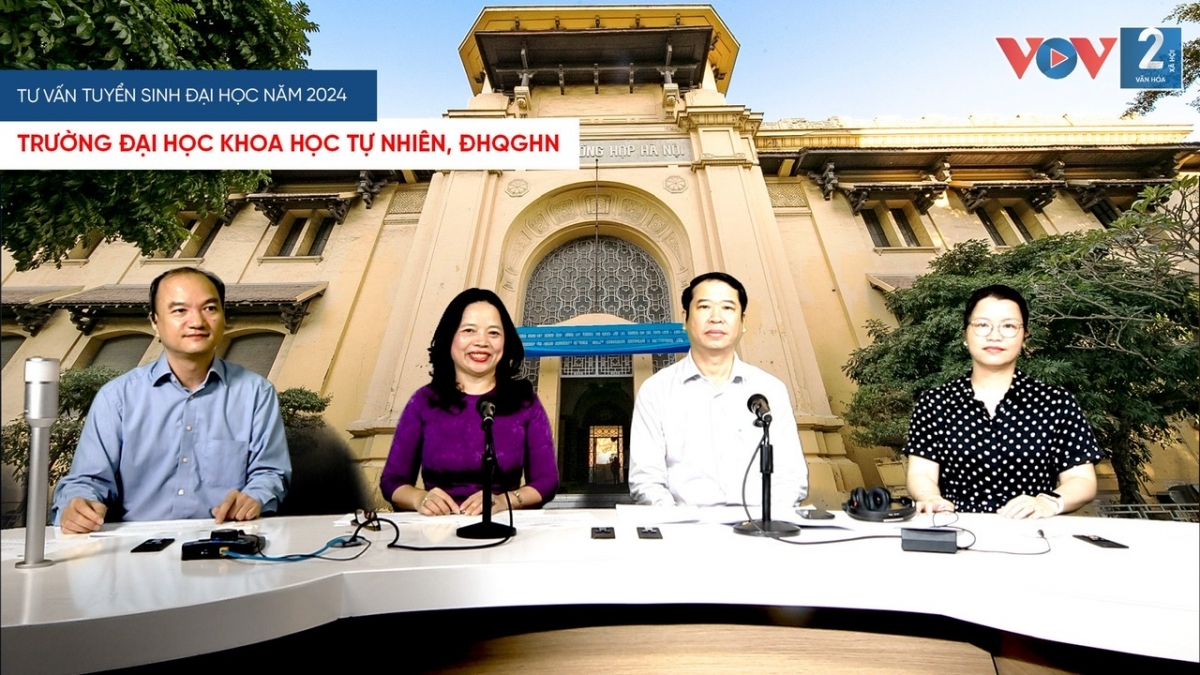 GS Lê Thanh Sơn – Phó Hiệu trưởng Trường ĐH Khoa học Tự nhiên, ĐH Quốc gia Hà Nội (người thứ 2 bên phải sang) tham gia tọa đàm tại VOV2