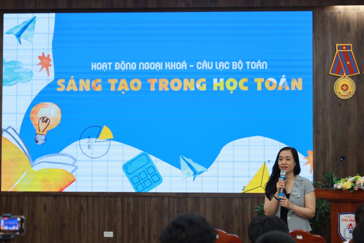 Cô Vũ Hạnh Nguyên, Hiệu trưởng trường THCS Chu Văn An, quận Tây Hồ, Hà Nội trong một hoạt động cùng học sinh của nhà trường