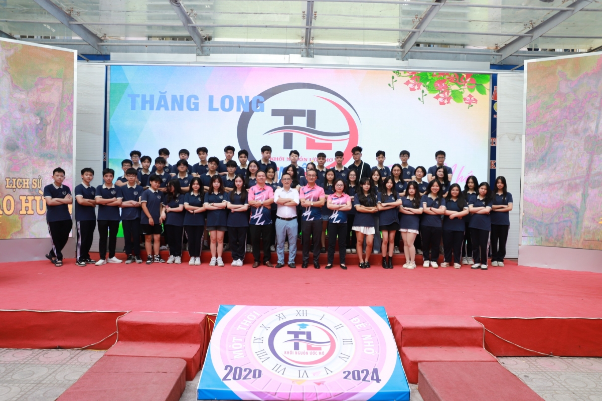 Học sinh lớp 9 bước vào chương trình "Thăng Long-một thời để nhớ"