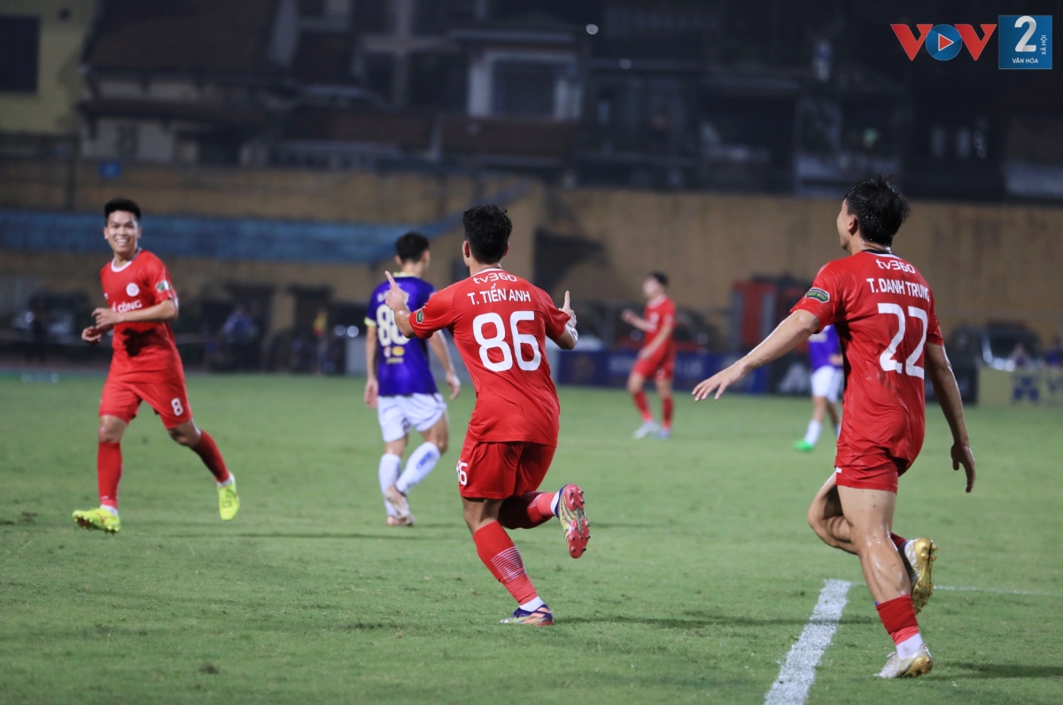 Tiến Anh ấn định chiến thắng 2-0 cho Thể Công Viettel