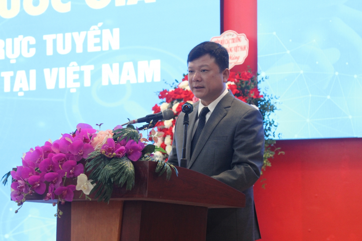 PGS.TS Hoàng Văn Hùng, Giám đốc Đại học Thái Nguyên phát biểu tại Hội thảo.