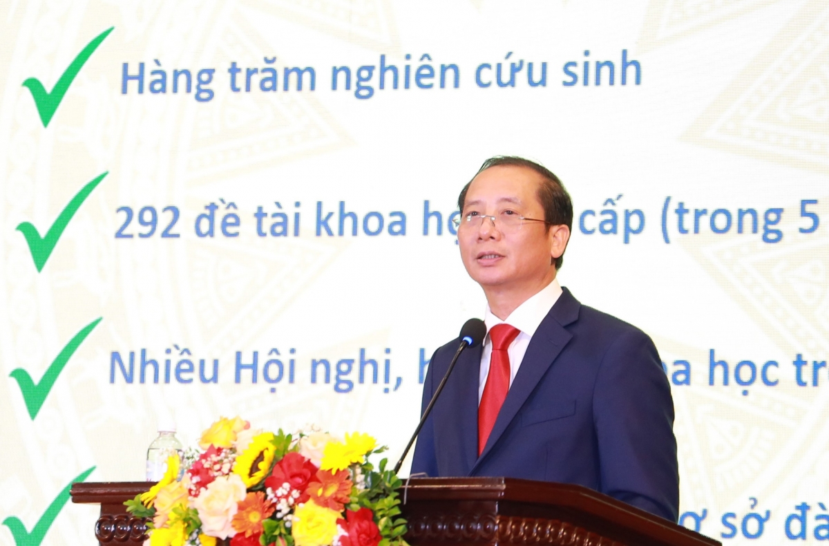 PGS.TS. Nguyễn Bá Chiến, Bí thư Đảng ủy, Giám đốc Học viện Hành chính Quốc gia phát biểu tại buổi lễ.